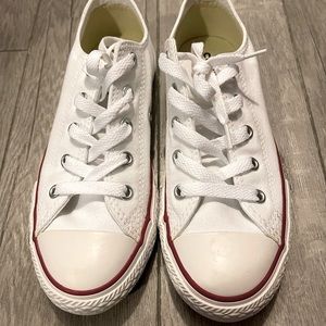 Chuck Taylor All Star Classic
$28.00
LITTLE KIDS (SIZE 2) LOW TOP SHOE